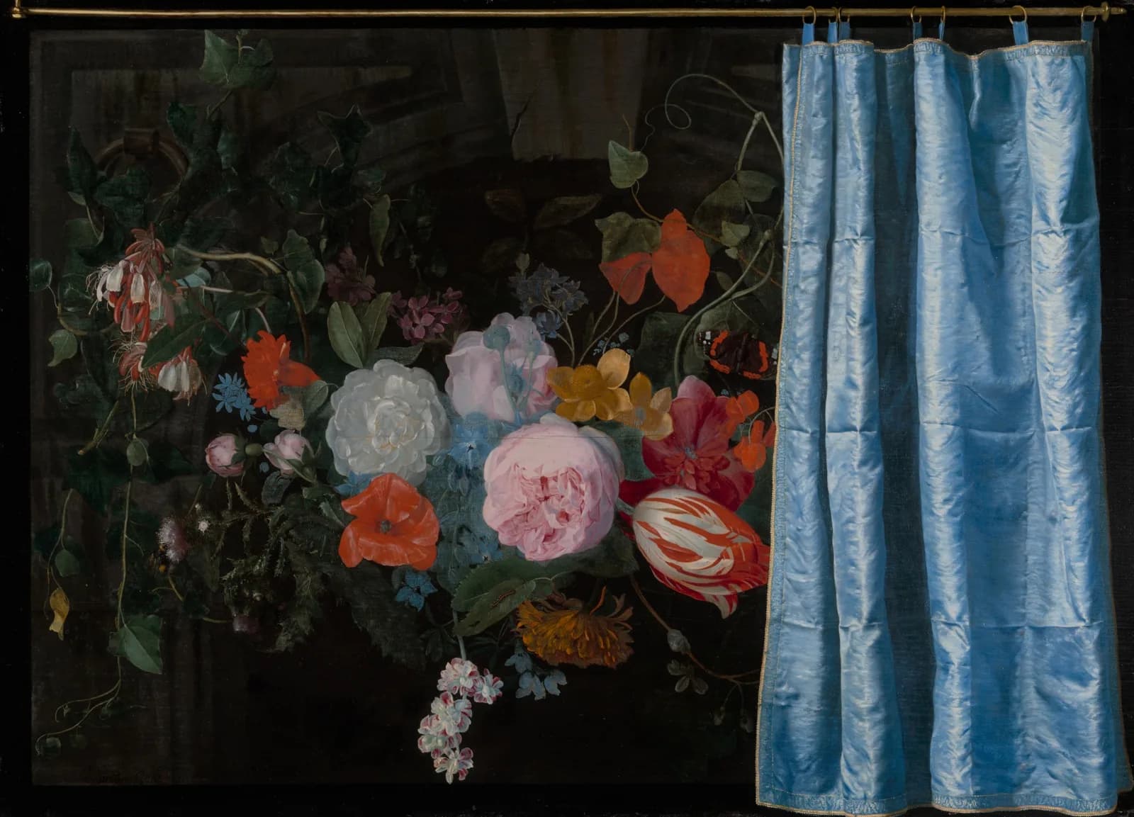 ภาพวาด Trompe-l'Oeil Still Life with a Flower Garland and a Curtain โดย Adriaen van der Spelt แสดงผ้าม่านไหมสีฟ้าเลื่อนปิดภาพพวงมาลัยดอกไม้